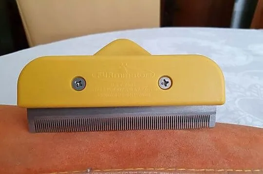 Wyczesywanie martwej sierści psa FURMINATOR USA, Opolskie, Głubczyce