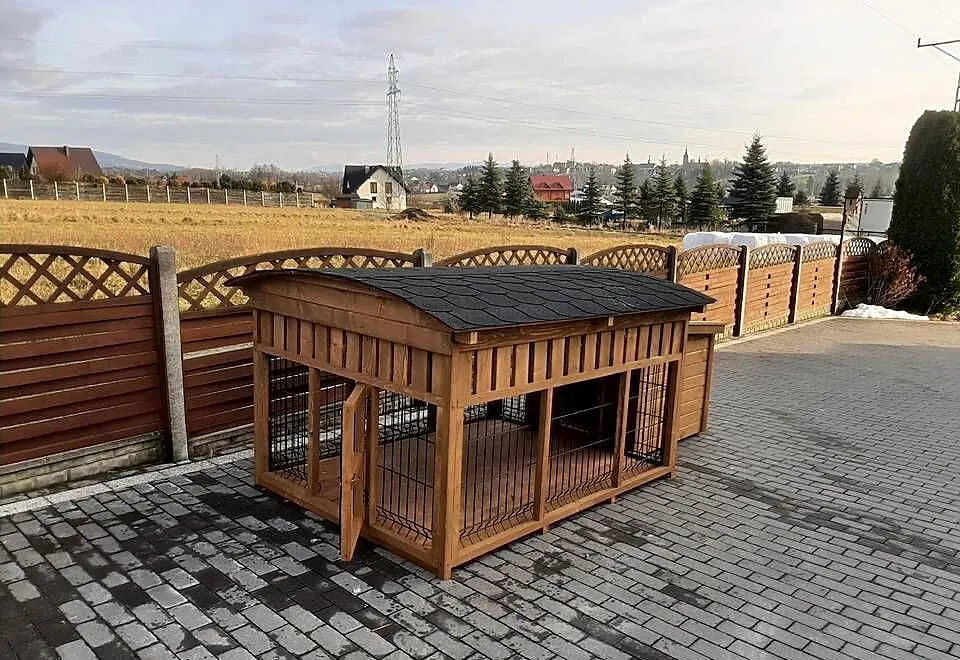 Kojec dla psa z budą, Małopolskie, Jordanów