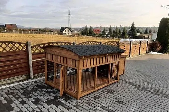 Kojec dla psa z budą, Małopolskie, Jordanów