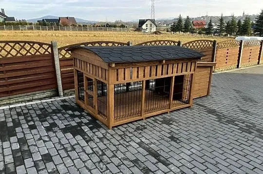 Kojec dla psa z budą, Małopolskie, Jordanów