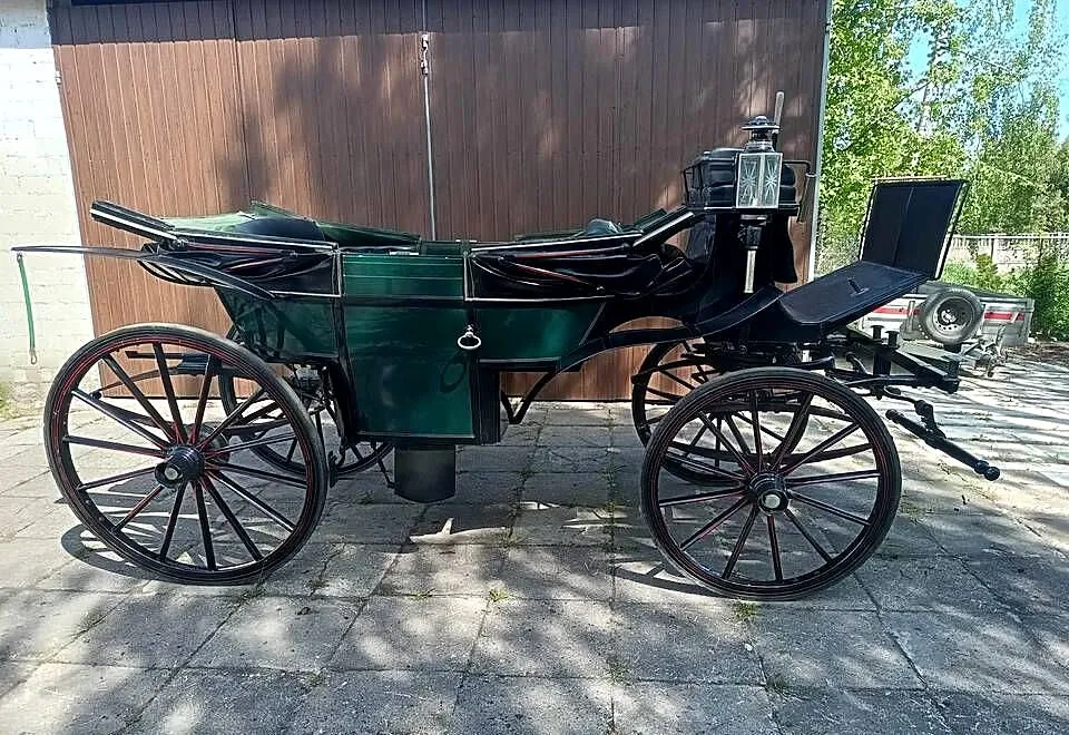 Powóz Lando zielone Bryczka Landauer, Łódzkie, Dobroń