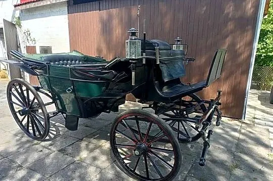Powóz Lando zielone Bryczka Landauer, Łódzkie, Dobroń