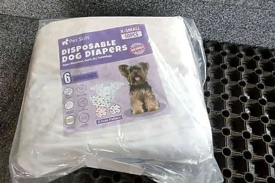 jednorazowe pieluchy dla psów marki Pet Soft w rozmiarze XS, pakowane po 50