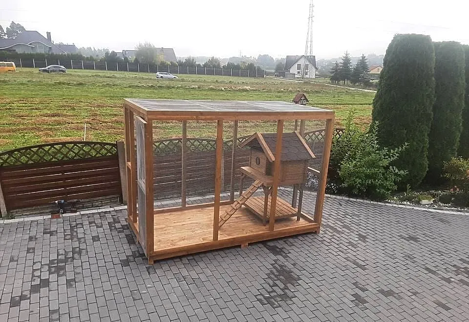 Buda dla kota z wolierą., Małopolskie, Jordanów