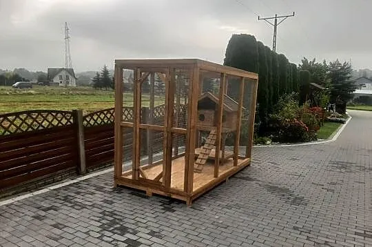 Buda dla kota z wolierą., Małopolskie, Jordanów