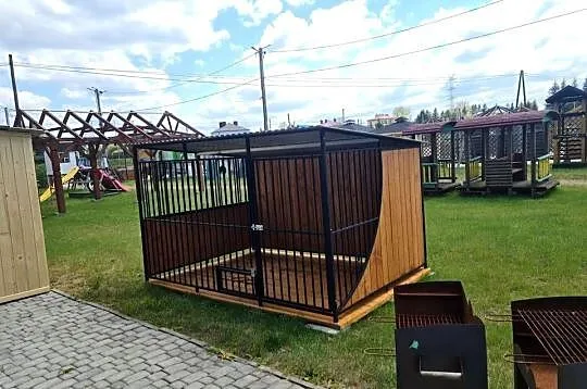Kojec dla psa, Podkarpackie, Pustków