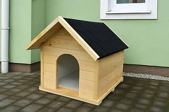 buda dla średniego psa solidna ocieplana z gontem