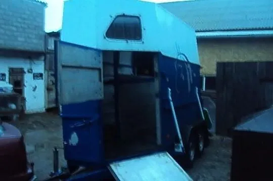 Sprzedam solidna Aluminiowa przyczepke na 2 konie!