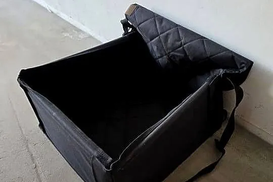 Fotelik samochodowy dla psa/zwierząt do 12 kg wodoodporny, Mazowieckie, Marki