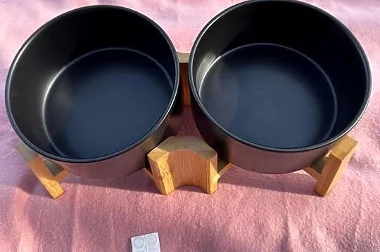 Podwójne ceramiczne miski 850ml stojak bambusowy, Kujawsko-pomorskie, Osięciny