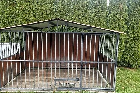 kojec dla psa wraz z ocieplaną budą