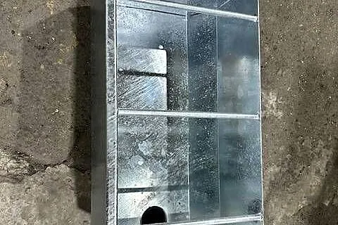 Żłób dla koni bydla Metalowy ocynkowany ogniowo, Wielkopolskie, Gostyń