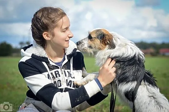 Młoda, delikatna Sarunia, przepiękna, potulna suni
