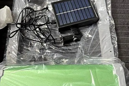 Automatyczne drzwi do kurnika z panelem solarnym – stan bardzo dobry, Podkarpackie, Ubieszyn