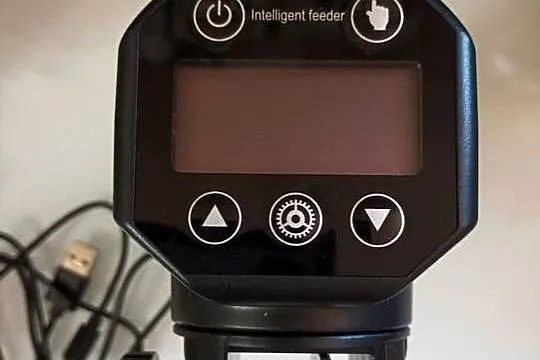 Inteligentny dozownik Smart karmnik 200 ml dla akwarium rybek, Wielkopolskie, Trzcianka