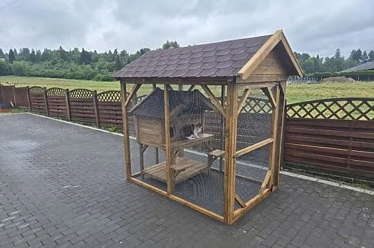 Buda dla kota z wolierą, Małopolskie, Jordanów