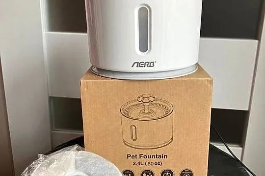 Fontanna dla kota psa poidełko 2,4l plus 8 filtrów cicha