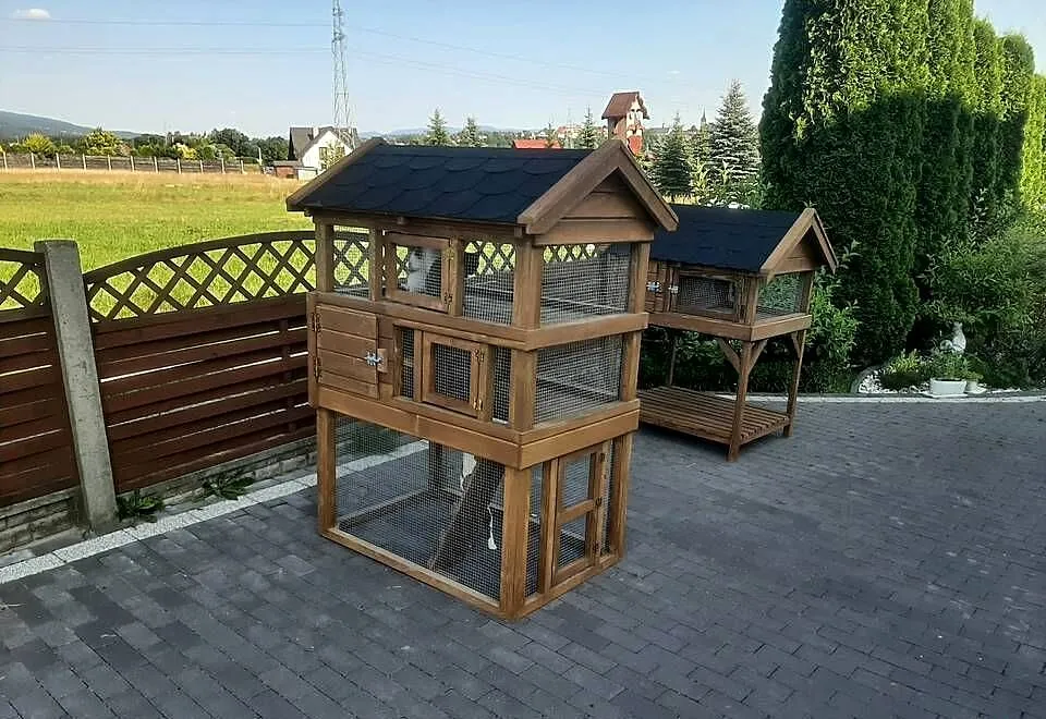 Buda dla kota z wolierą, Małopolskie, Jordanów