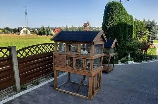 Buda dla kota z wolierą, Małopolskie, Jordanów