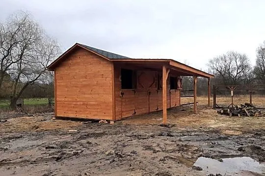 Stajnia dla konia drewniana Boksy dla koni, Łódzkie, Łódź