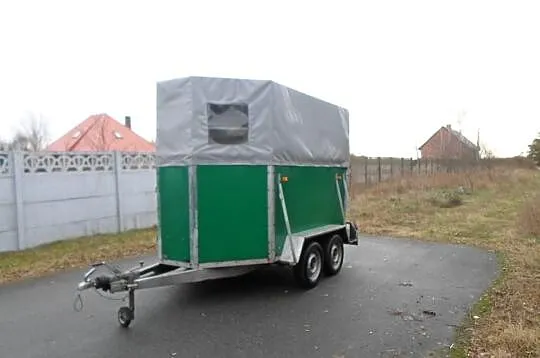 Przyczepa na 2 konie