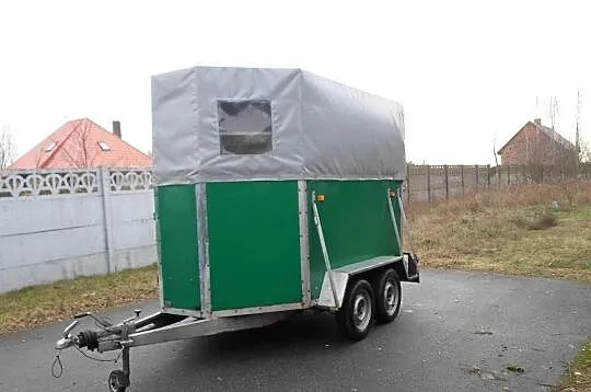 Przyczepa na 2 konie