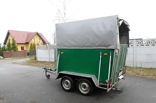 Przyczepa na 2 konie