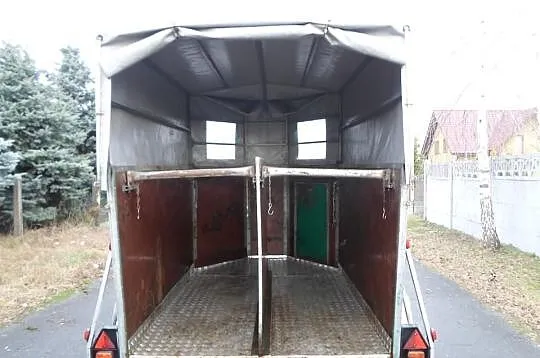Przyczepa na 2 konie