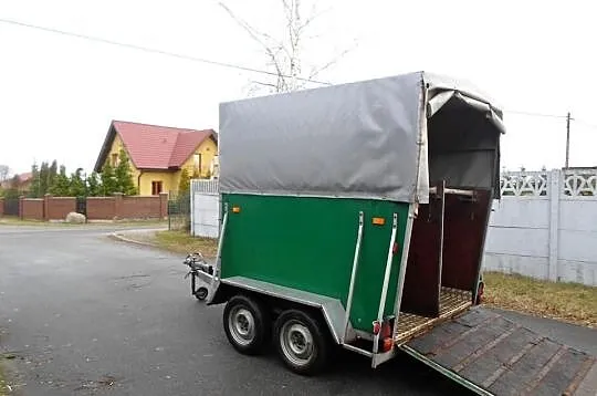 Przyczepa na 2 konie