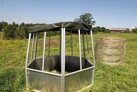 Paśnik dla bydła, sześciokątny z zadaszeniem, 12 stanowisk., Warmińsko-mazurskie, Olsztyn