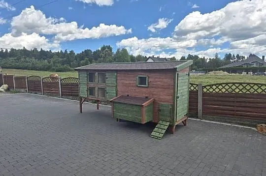 Kurnik dla kur z klatką dla królików, Małopolskie, Jordanów