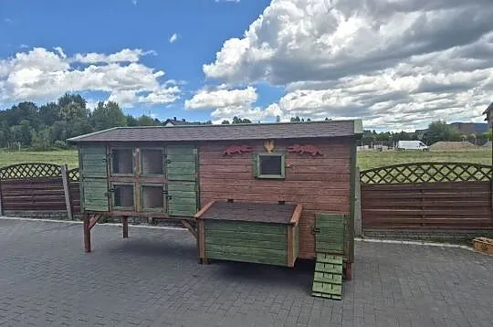 Kurnik dla kur z klatką dla królików, Małopolskie, Jordanów