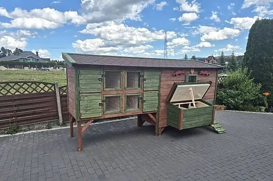 Kurnik dla kur z klatką dla królików, Małopolskie, Jordanów