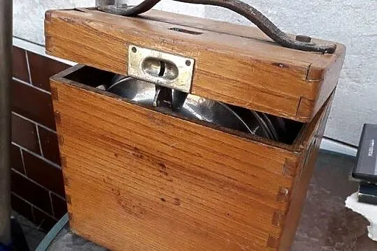 Zegar retro do lotowania gołębi zabytek, Mazowieckie, Warszawa