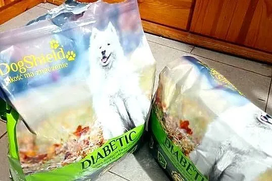 sprzedam suchą  karmę dla psaów z cukrzycą