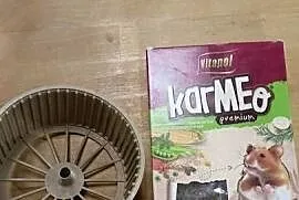 Koło do klatki dla chomika + pokarm stan bdb