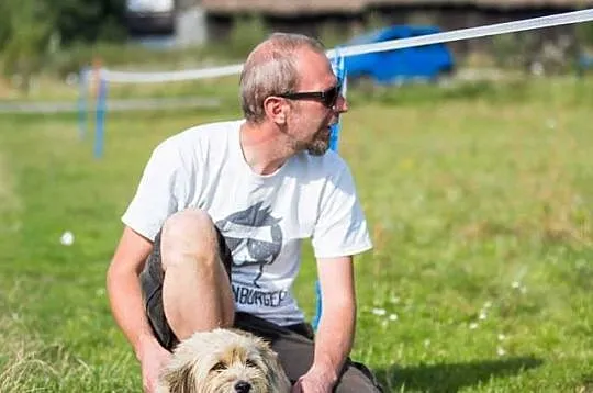 Malutki Puszek, niekonfliktowy KANAPOWY psiak szuk