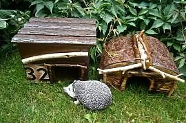 domek/budka/schron dla jeża.
