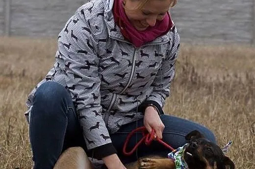 Młodziutka Kori, kocha ludzi, nie daj jej oglądać 