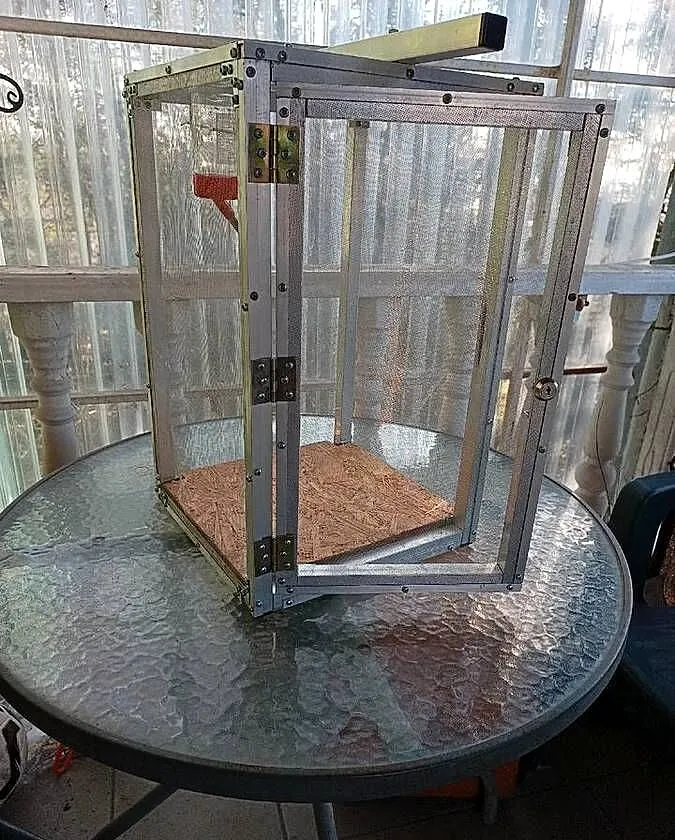 Małe terrarium dla gada, Lubelskie, Rejowiec Fabryczny
