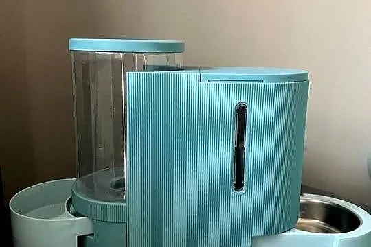 Dozownik podajnik karmy i wody dla kota psa podwójny TIAKI stan bdb