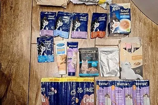 Sprzedam paczke jedzenie i karme suchą winston
