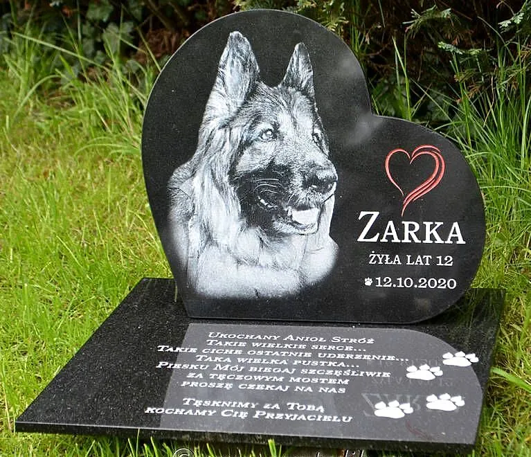 Średniej wielkości pochylone serce z napisem i wizerunkiem, Śląskie, Bytom