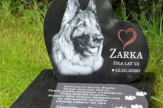 Średniej wielkości pochylone serce z napisem i wizerunkiem, Śląskie, Bytom