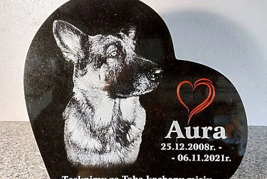 Średniej wielkości pochylone serce z napisem i wizerunkiem, Śląskie, Bytom