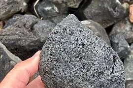 CZARNA LAWA WULKANICZNA Black Volcano Stone Żwirek Grysik Skałka do Malawi