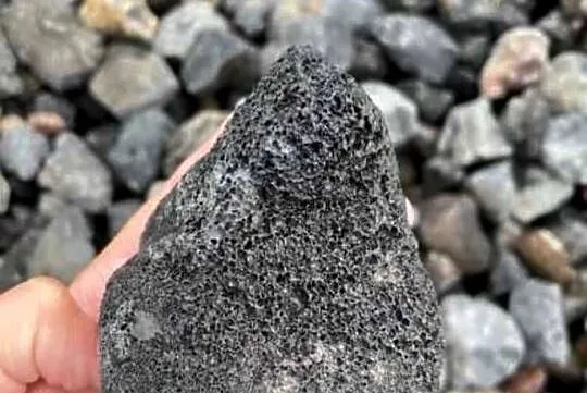 CZARNA LAWA WULKANICZNA Black Volcano Stone Żwirek Grysik Skałka do Malawi, Dolnośląskie, Bielany Wrocławskie