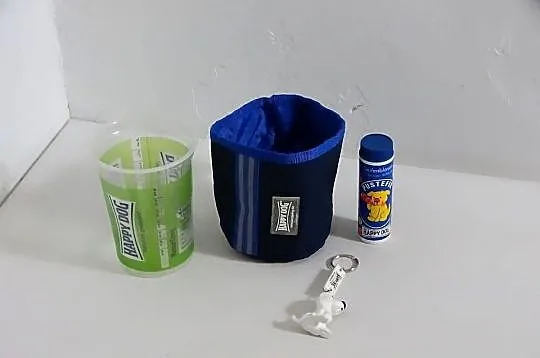 Zestaw Gadżetów Happy Dog – Saszetka, Miarka, Brelok i Bańki