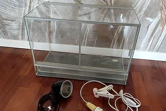 Terrarium 60/40/30 oraz lampą UV oraz lampą grzewcza