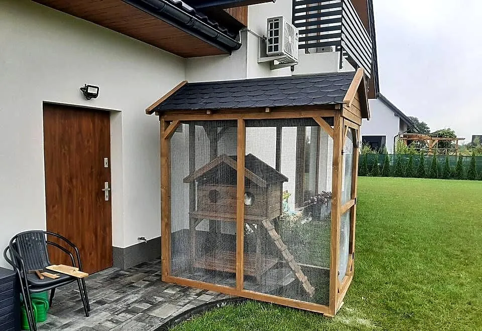 Buda dla kota z wolierą, Małopolskie, Jordanów
